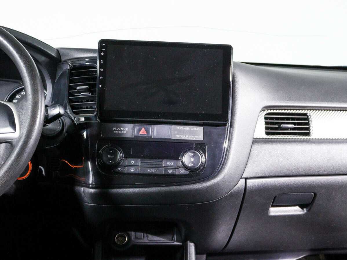 Mitsubishi Outlander с пробегом — 2015 год. Фото: #10