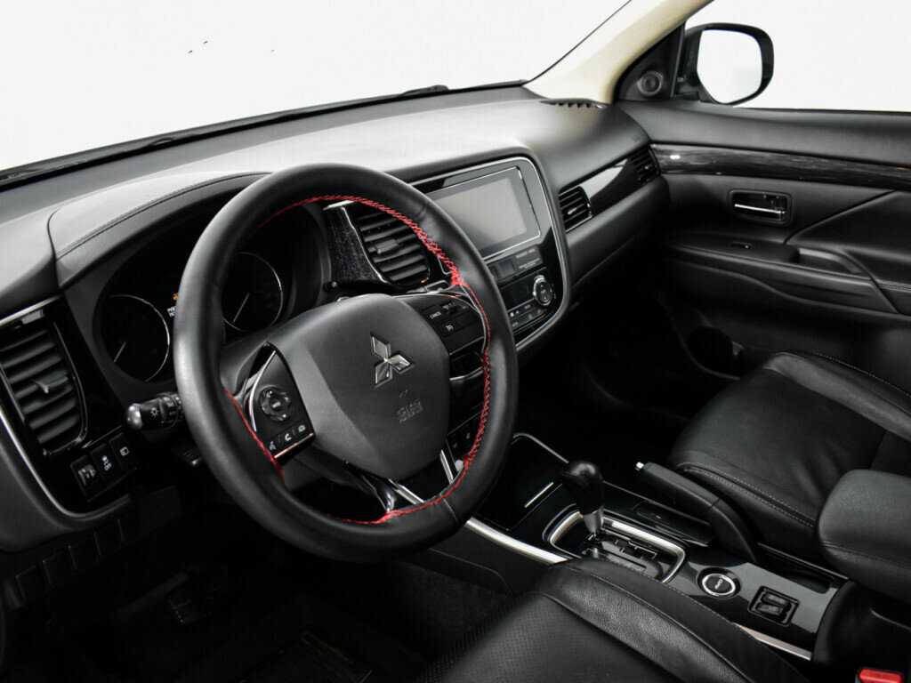 Mitsubishi Outlander с пробегом — 2017 год. Фото: #8