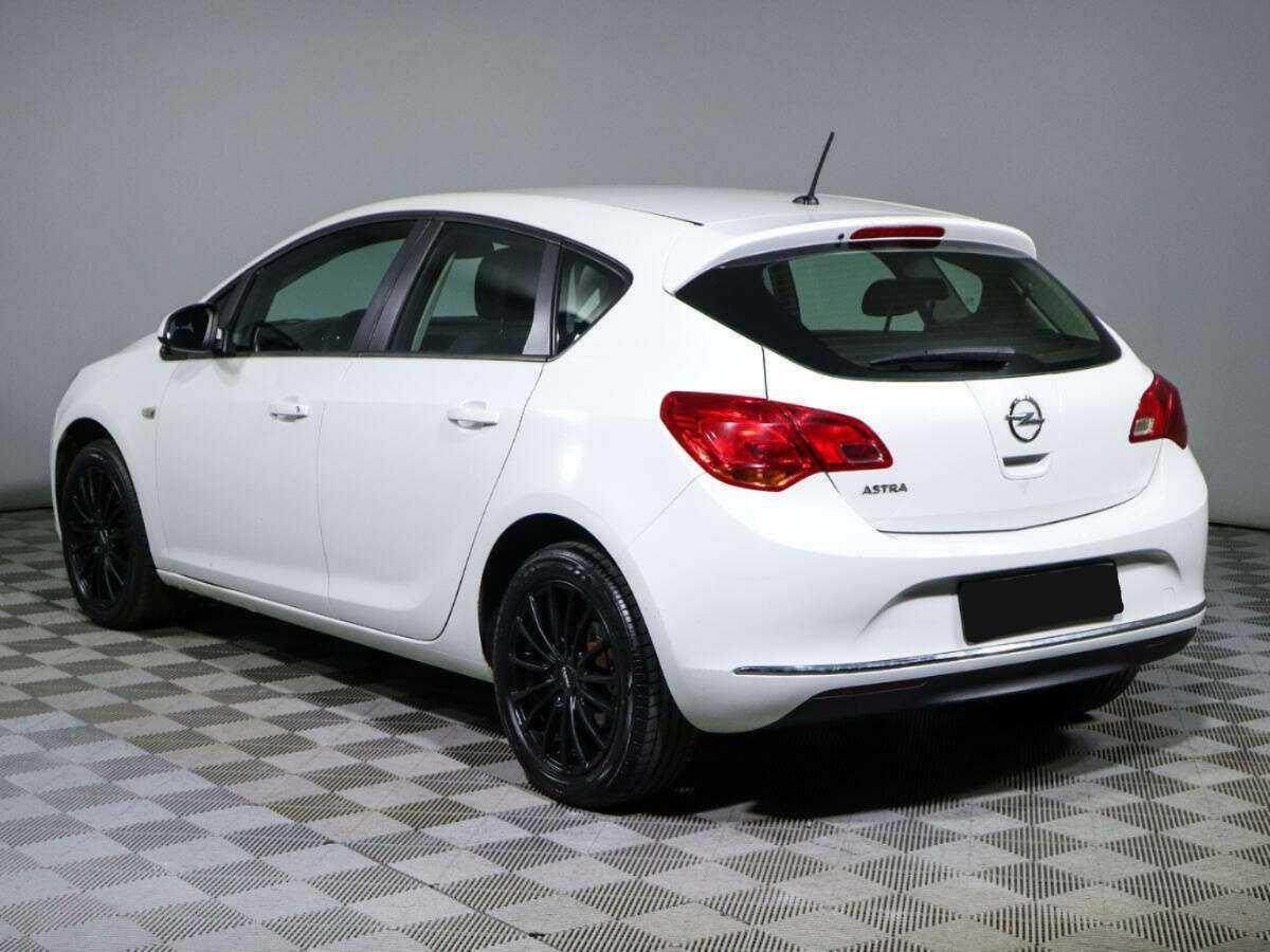 Opel Astra с пробегом — 2012 год. Фото: #5