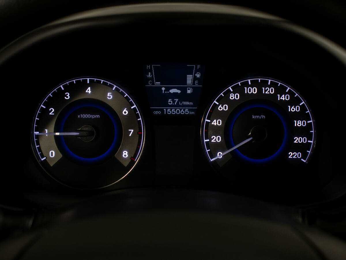 Hyundai Solaris с пробегом — 2012 год. Фото: #11