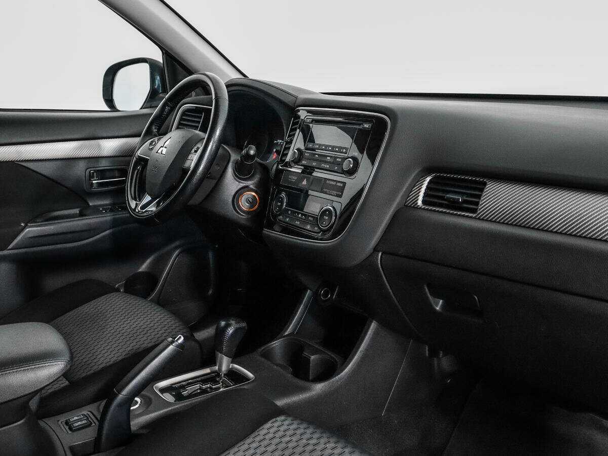 Mitsubishi Outlander с пробегом — 2015 год. Фото: #10