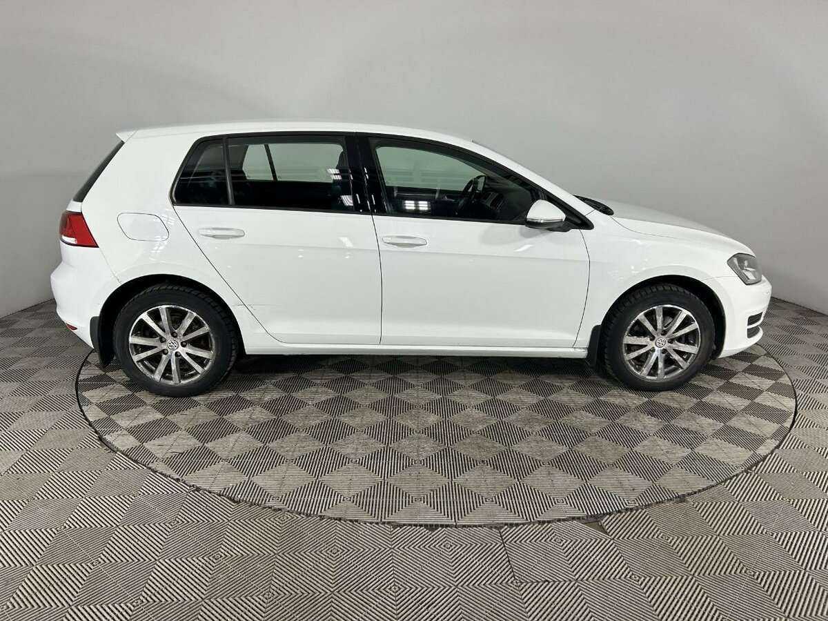 Volkswagen Golf с пробегом — 2015 год. Фото: #3