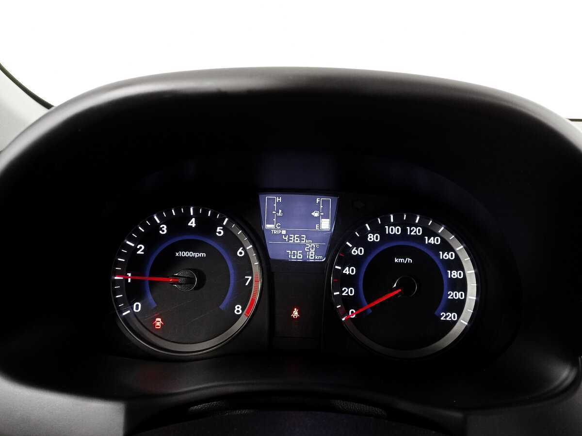 Hyundai Solaris с пробегом — 2014 год. Фото: #10