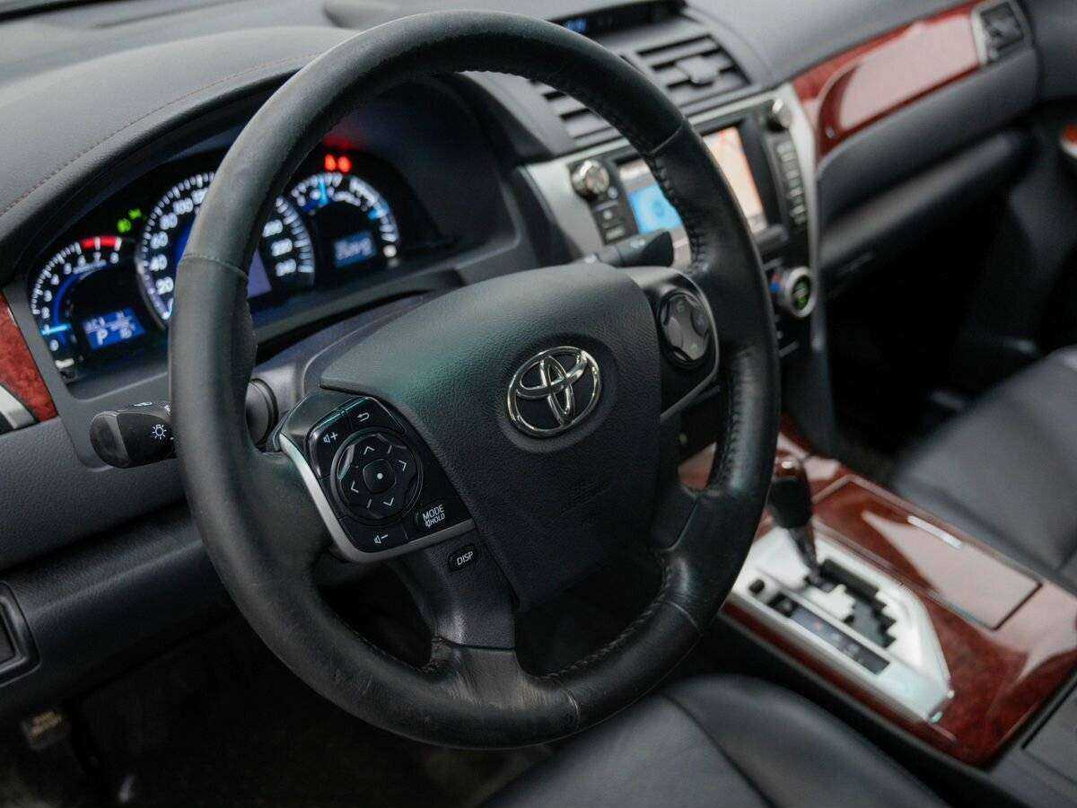 Toyota Camry с пробегом — 2014 год. Фото: #17