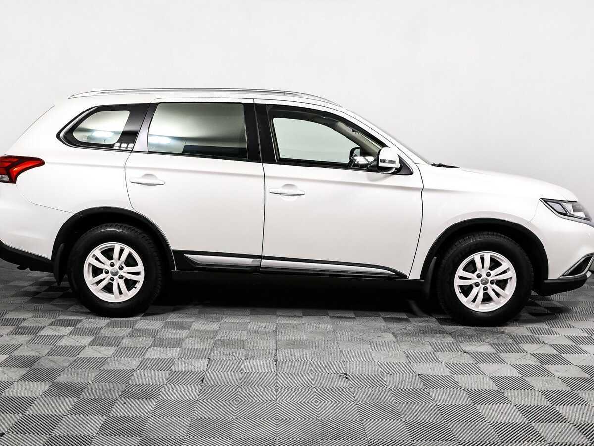 Mitsubishi Outlander с пробегом — 2017 год. Фото: #3