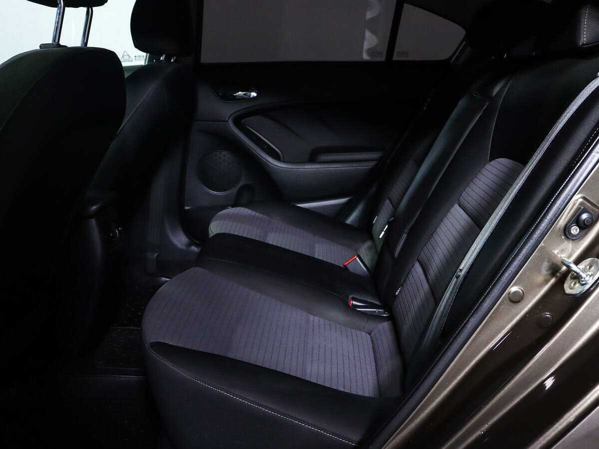 Kia Cerato с пробегом — 2015 год. Фото: #9