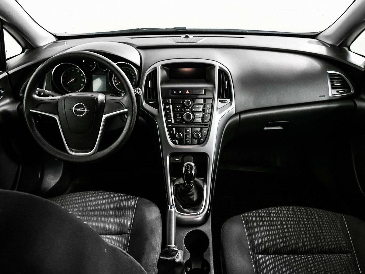 Opel Astra с пробегом — 2013 год. Фото: #10