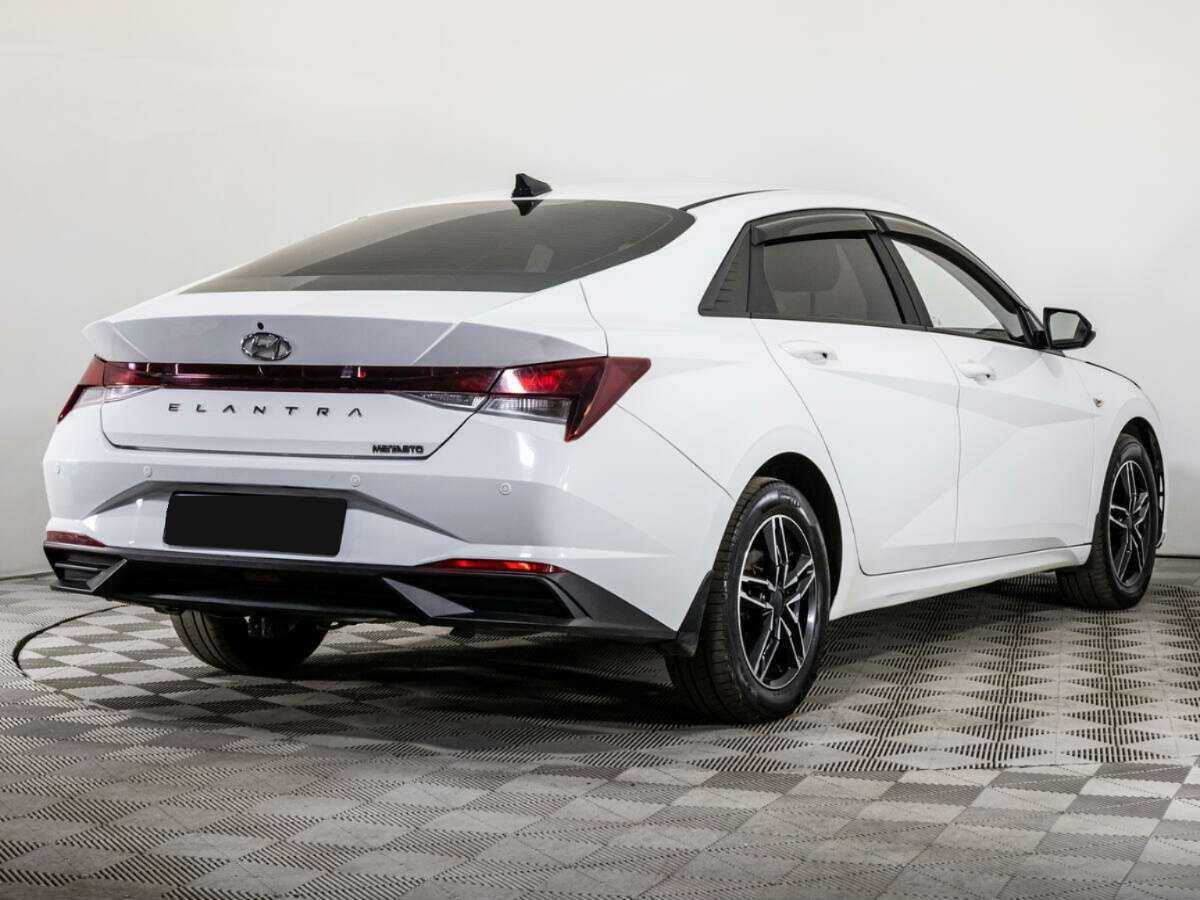 Hyundai Elantra с пробегом — 2020 год. Фото: #3