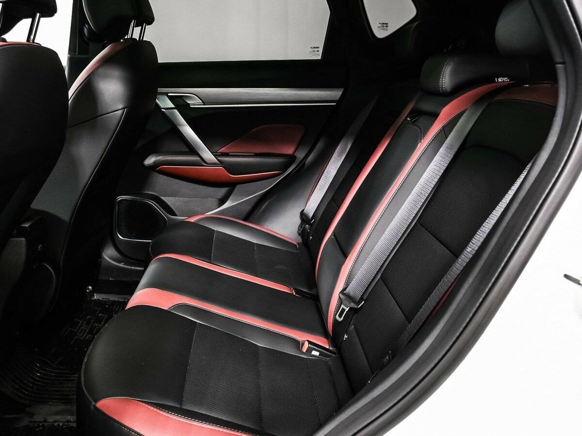 Geely Coolray с пробегом — 2023 год. Фото: #11