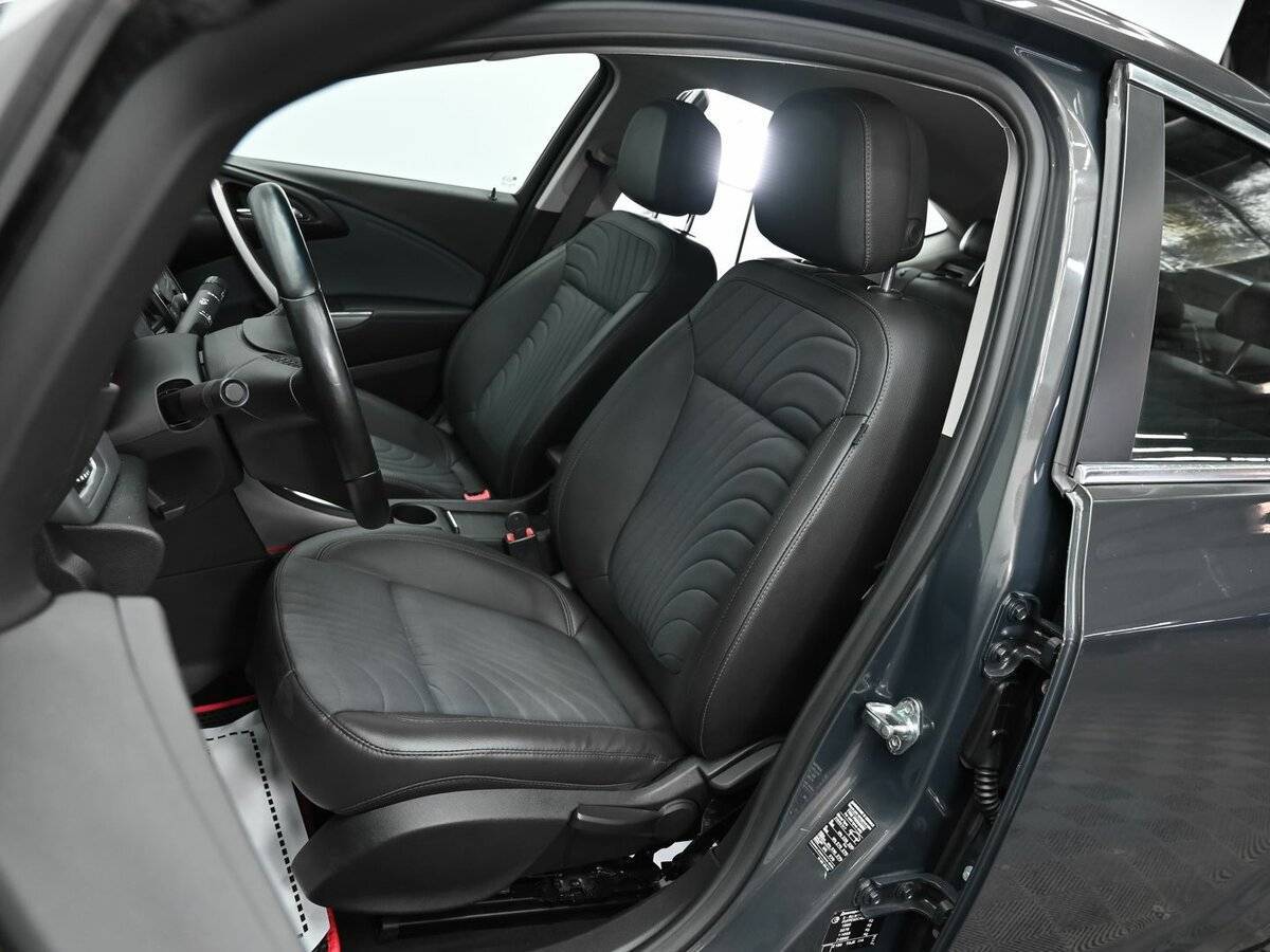 Opel Astra с пробегом — 2013 год. Фото: #6