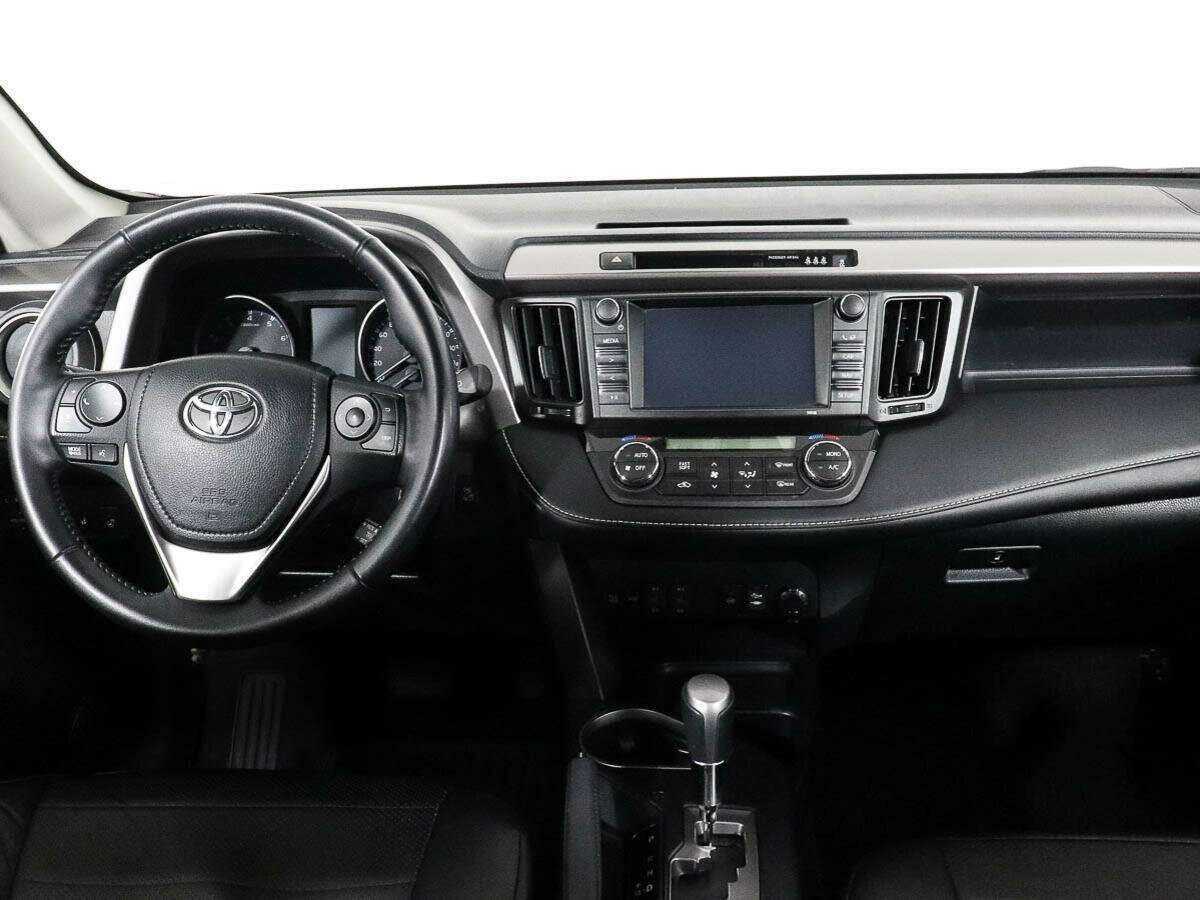 Toyota RAV4 с пробегом — 2016 год. Фото: #9