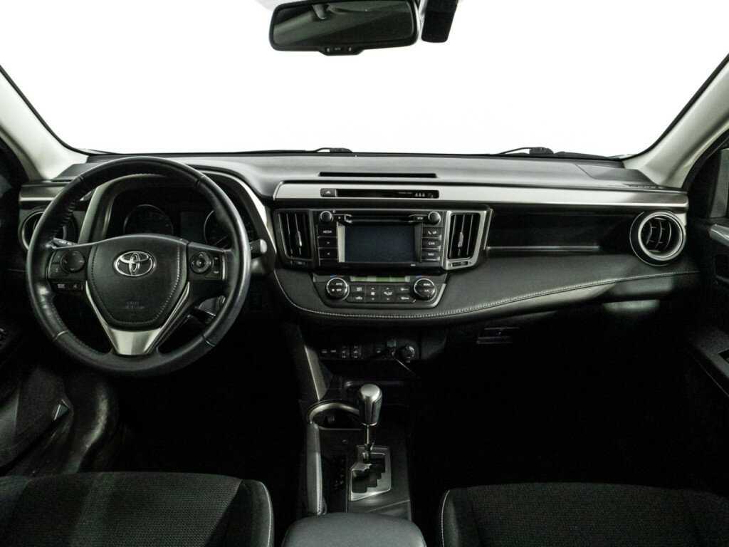 Toyota RAV4 с пробегом — 2015 год. Фото: #12