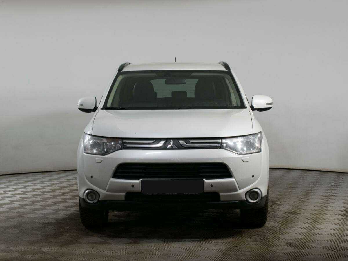Mitsubishi Outlander с пробегом — 2013 год. Фото: #1