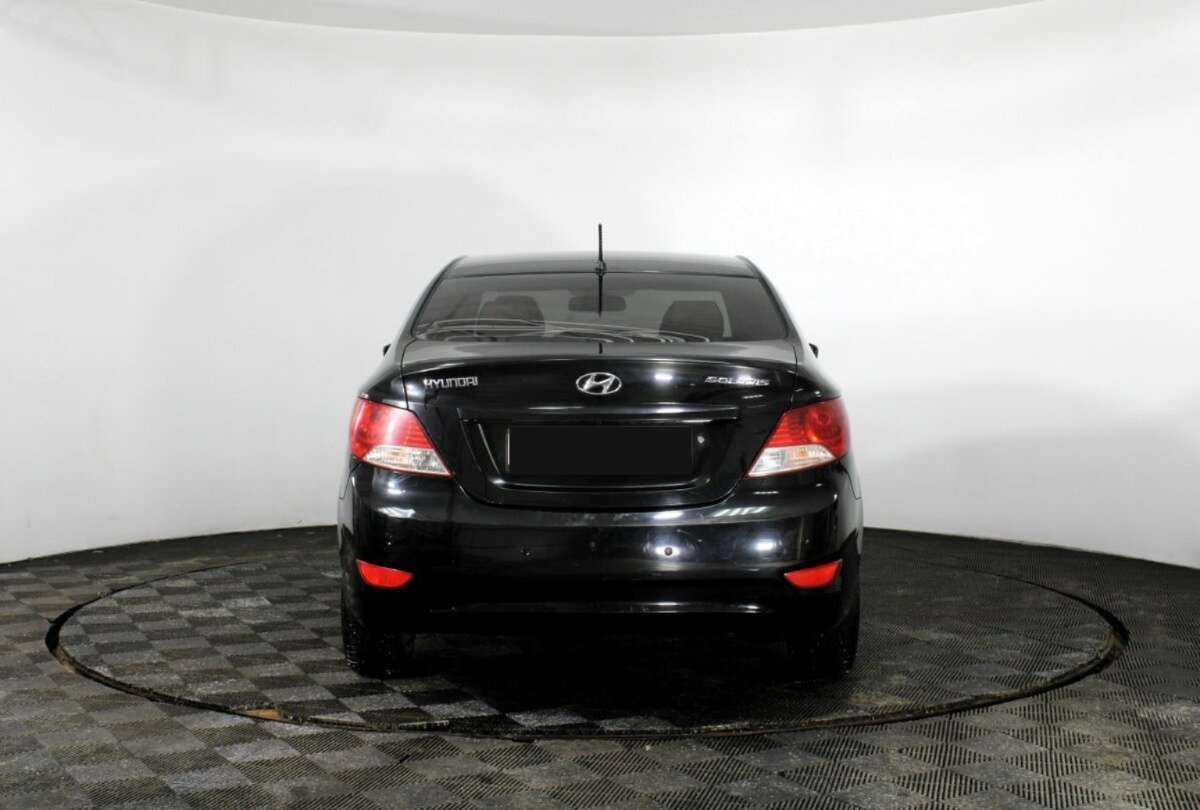 Hyundai Solaris с пробегом — 2013 год. Фото: #5