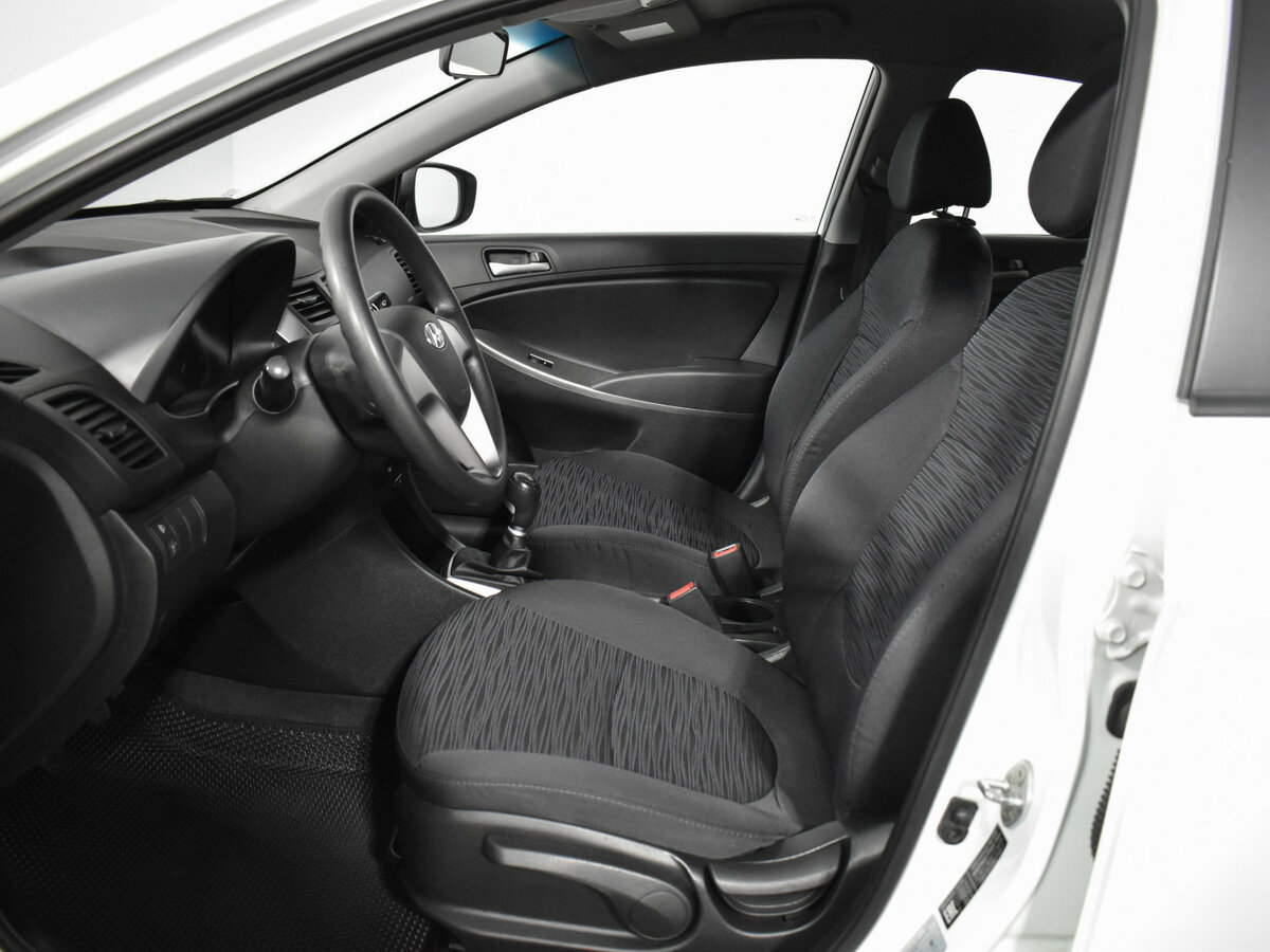 Hyundai Solaris с пробегом — 2016 год. Фото: #7