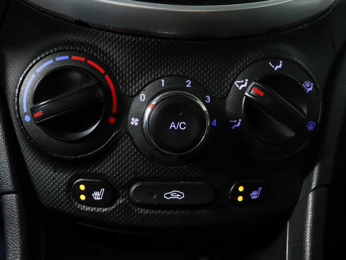 Hyundai Solaris с пробегом — 2013 год. Фото: #11