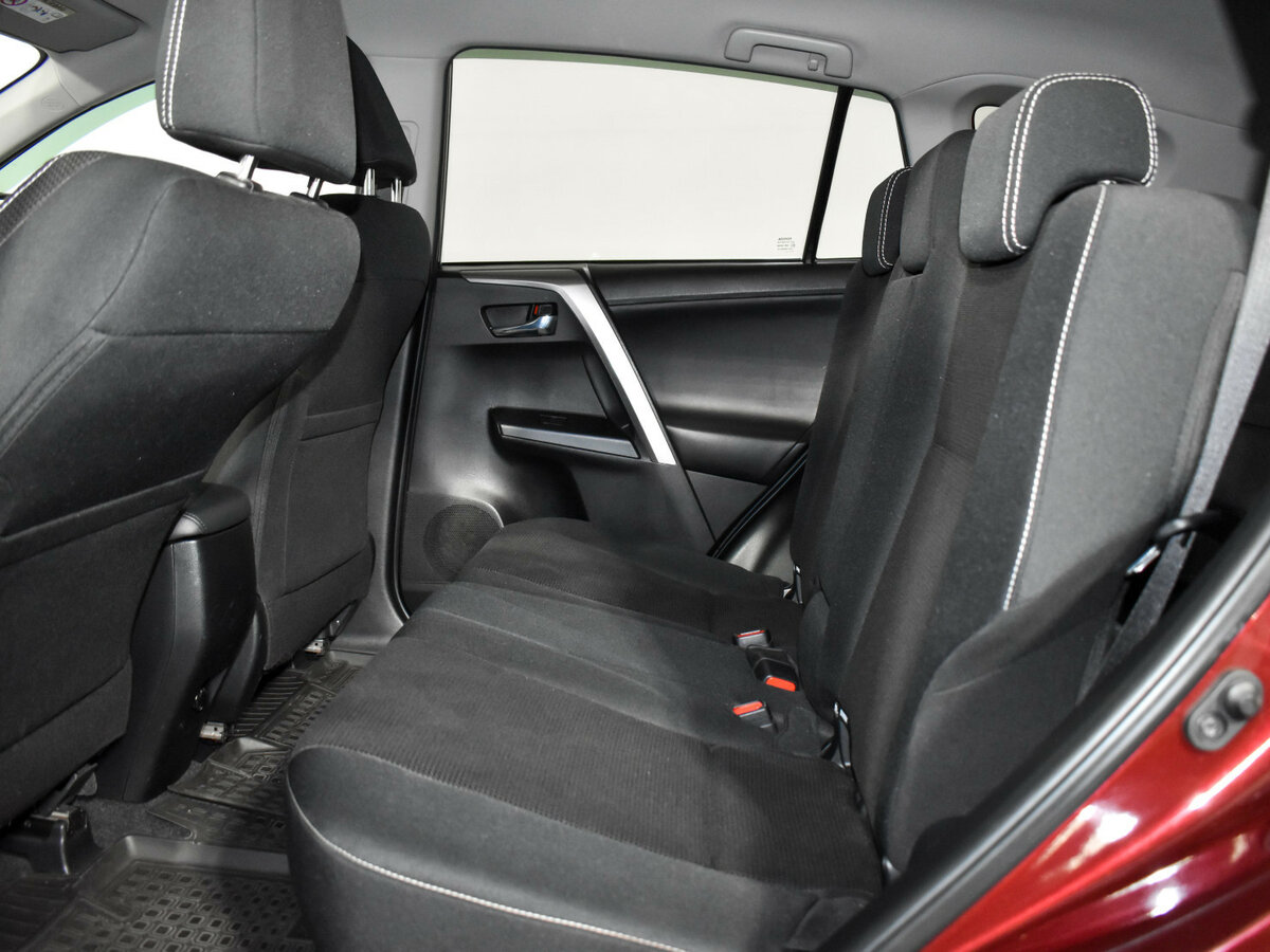 Toyota RAV4 с пробегом — 2016 год. Фото: #10
