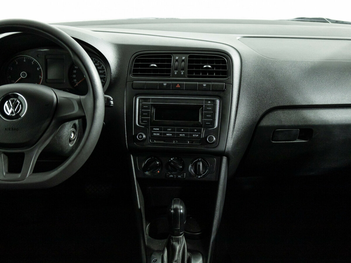 Volkswagen Polo с пробегом — 2019 год. Фото: #13
