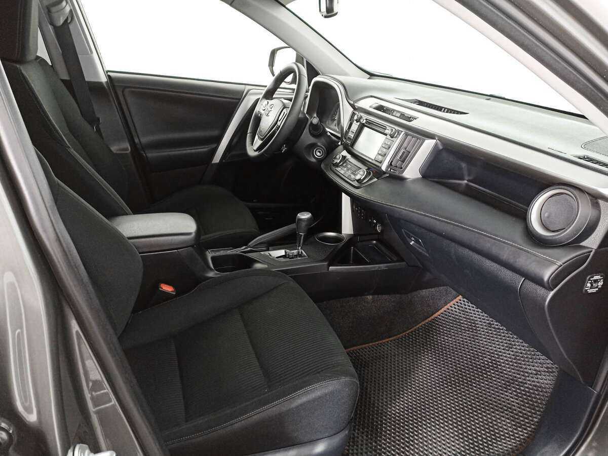 Toyota RAV4 с пробегом — 2014 год. Фото: #8
