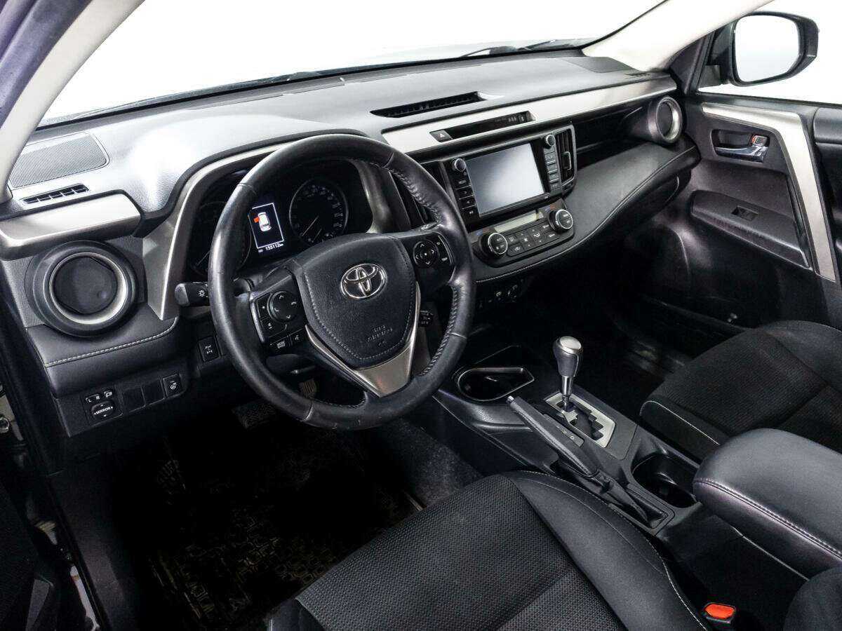 Toyota RAV4 с пробегом — 2018 год. Фото: #10