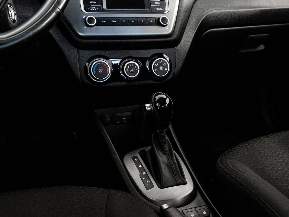 Kia Rio с пробегом — 2015 год. Фото: #9