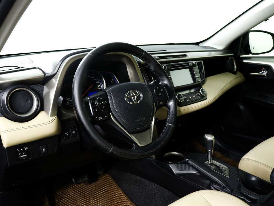 Toyota RAV4 с пробегом — 2015 год. Фото: #12