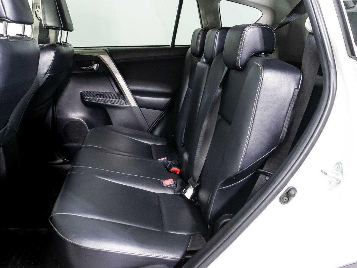 Toyota RAV4 с пробегом — 2013 год. Фото: #9