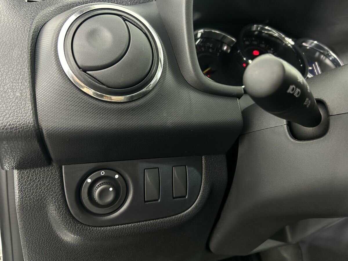 Renault Sandero с пробегом — 2021 год. Фото: #8