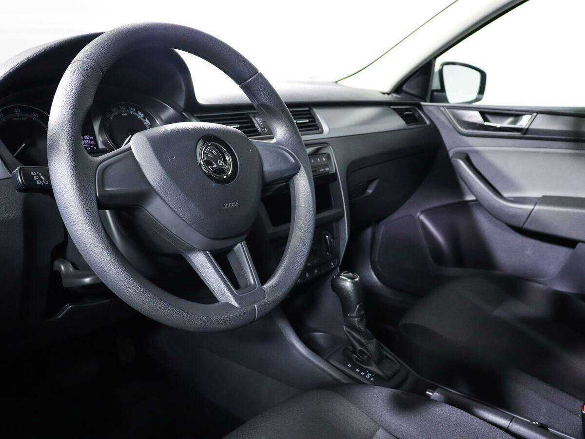 Skoda Rapid с пробегом — 2018 год. Фото: #12