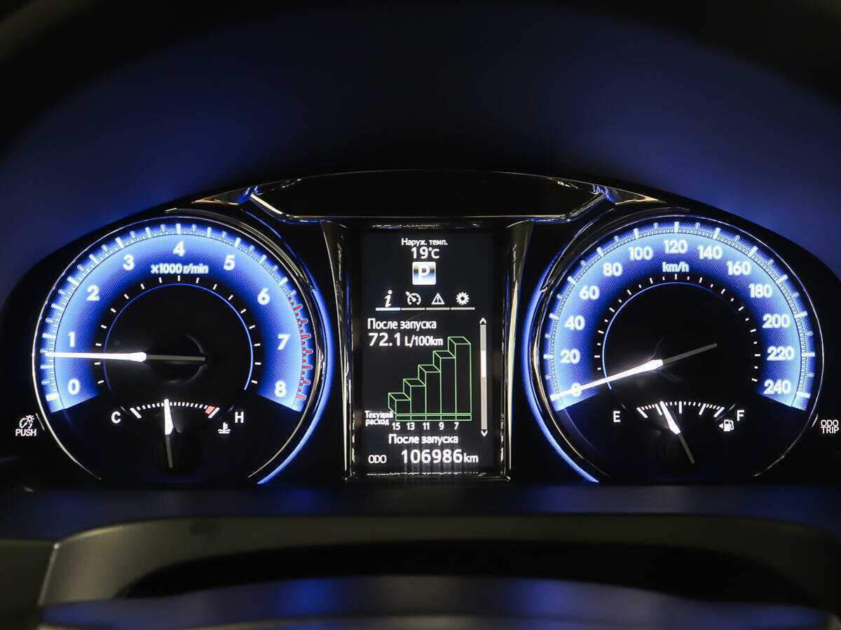 Toyota Camry с пробегом — 2017 год. Фото: #13