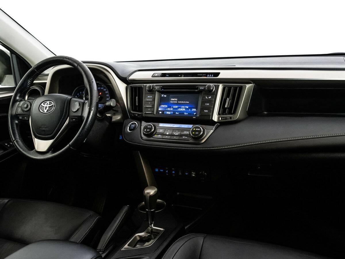 Toyota RAV4 с пробегом — 2015 год. Фото: #8