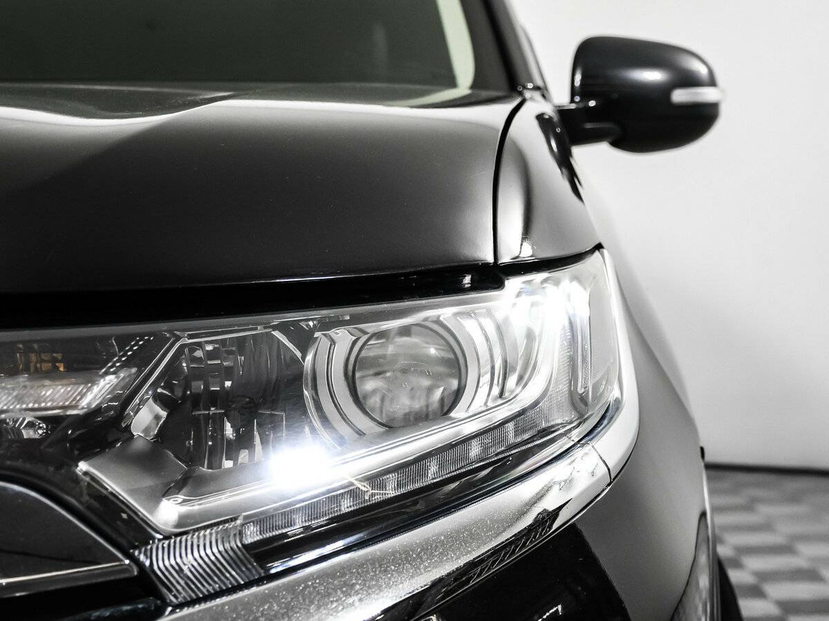 Mitsubishi Outlander с пробегом — 2018 год. Фото: #13
