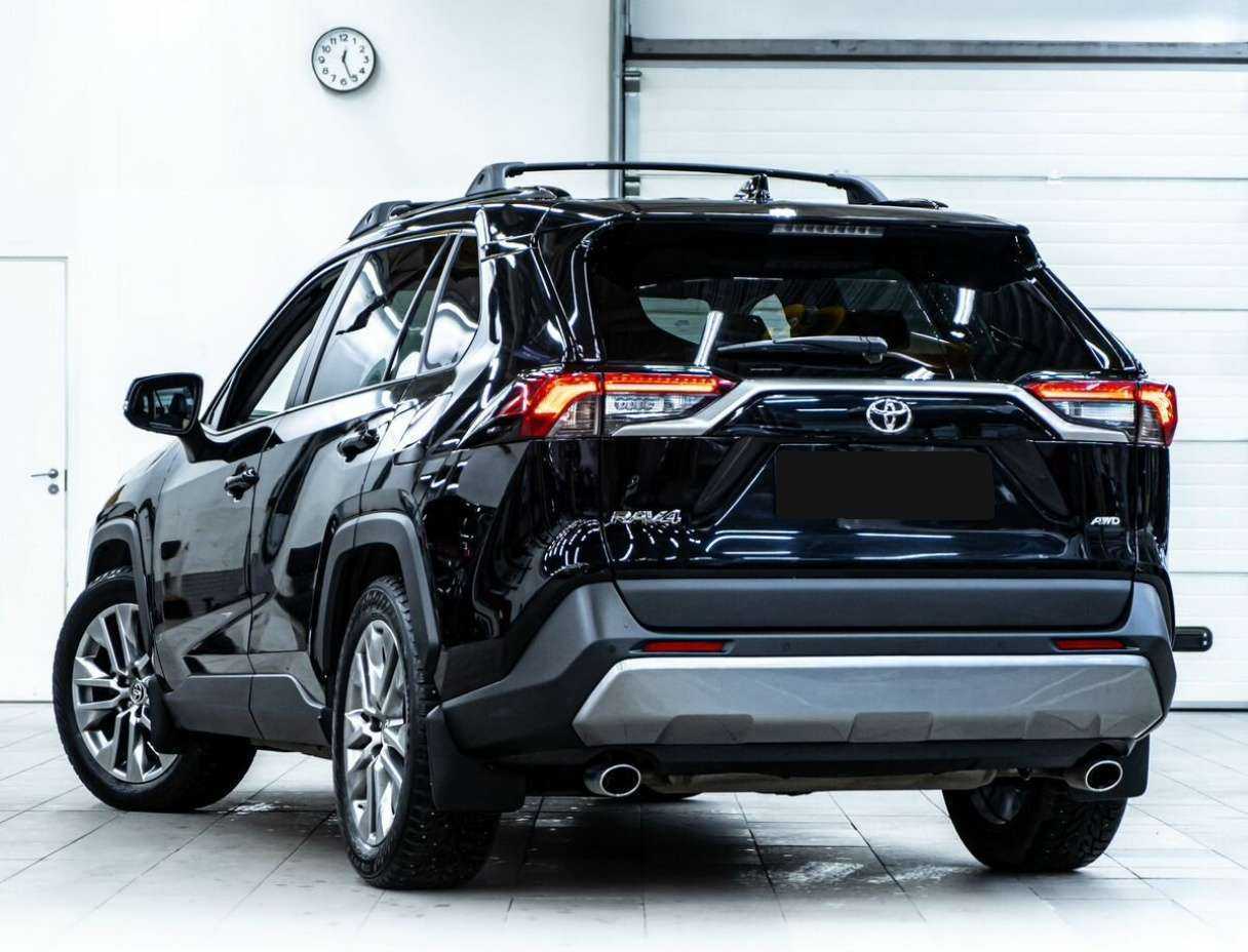 Toyota RAV4 с пробегом — 2020 год. Фото: #3