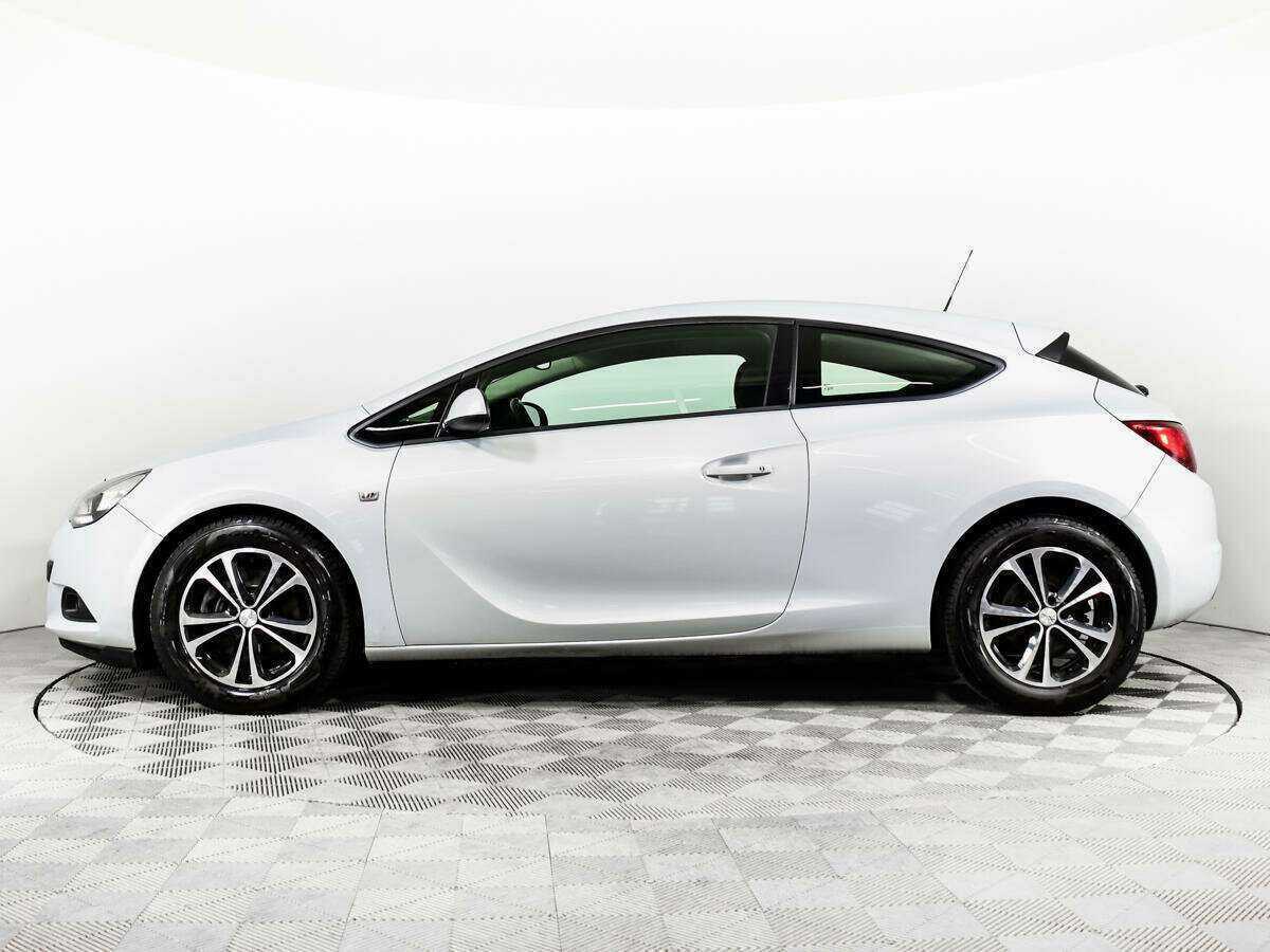 Opel Astra с пробегом — 2012 год. Фото: #7