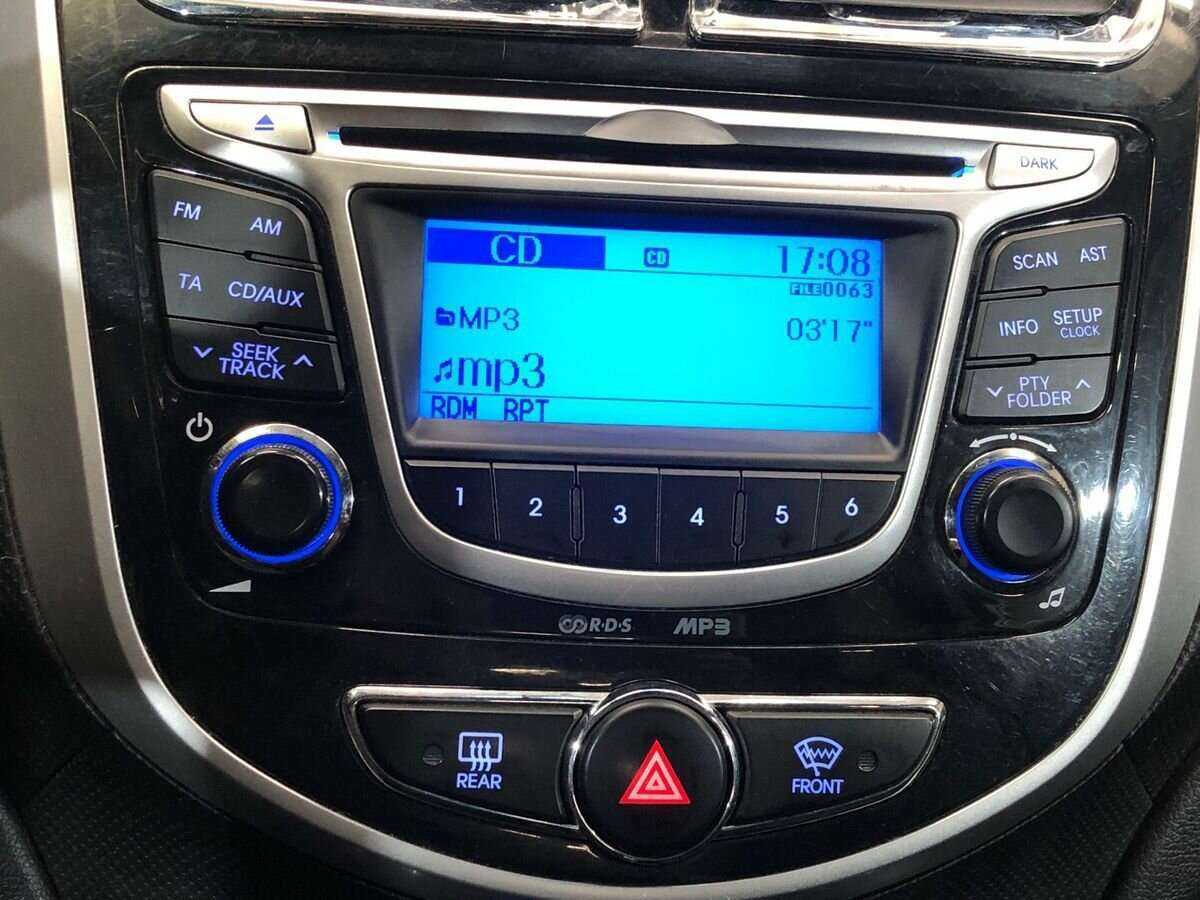 Hyundai Solaris с пробегом — 2014 год. Фото: #12