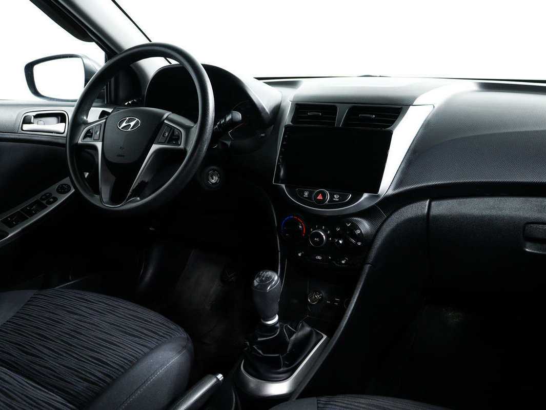 Hyundai Solaris с пробегом — 2015 год. Фото: #8