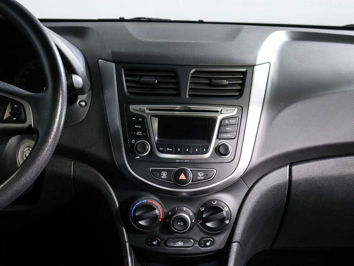 Hyundai Solaris с пробегом — 2016 год. Фото: #12