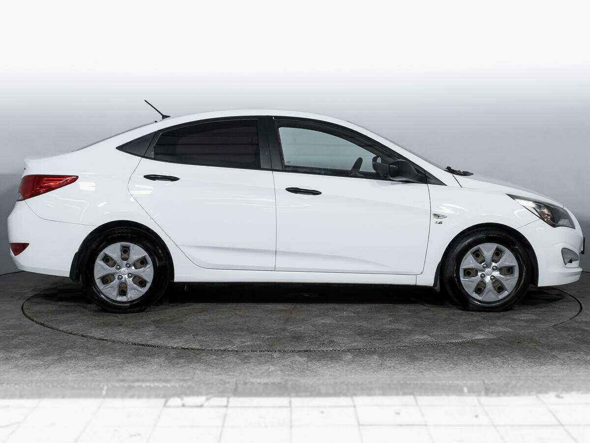 Hyundai Solaris с пробегом — 2015 год. Фото: #3