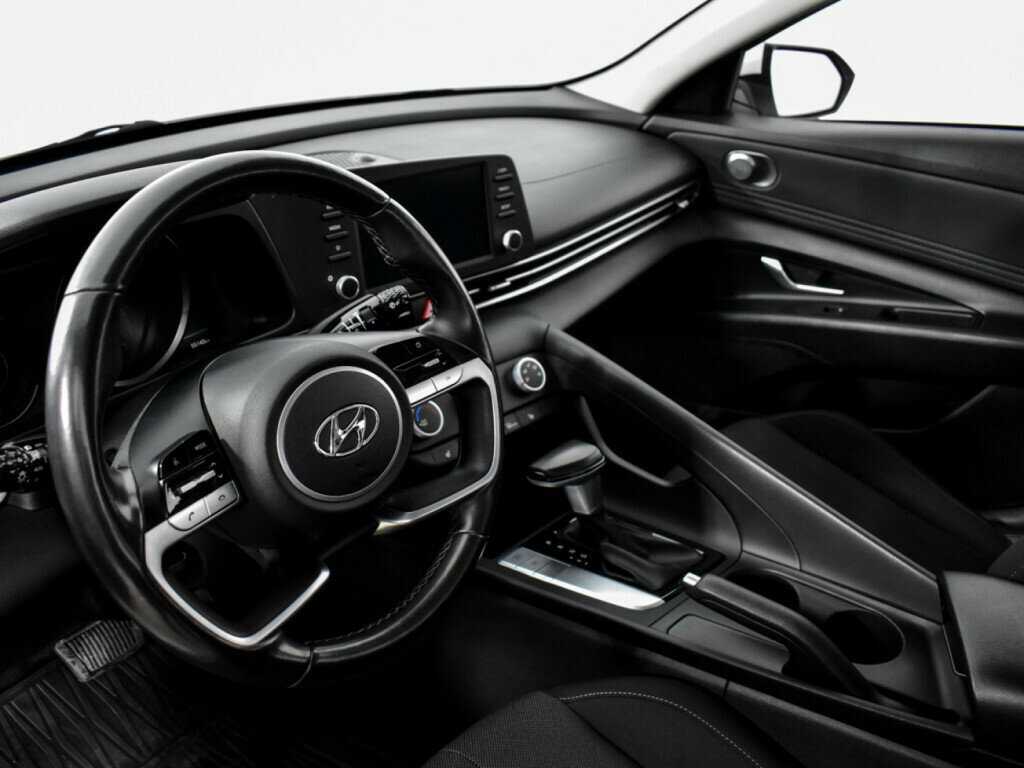 Hyundai Elantra с пробегом — 2021 год. Фото: #5