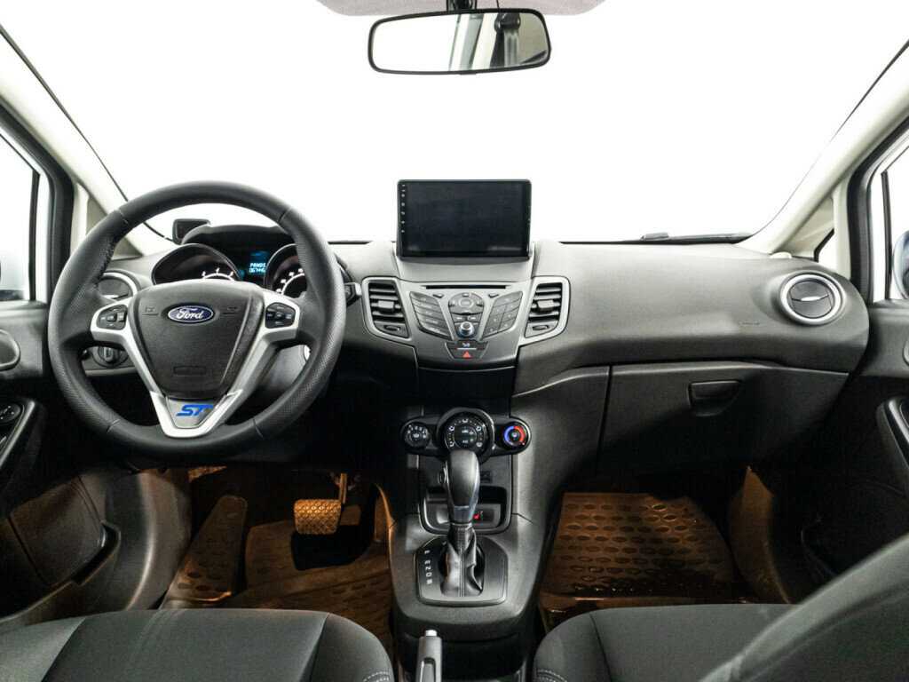 Ford Fiesta с пробегом — 2015 год. Фото: #12