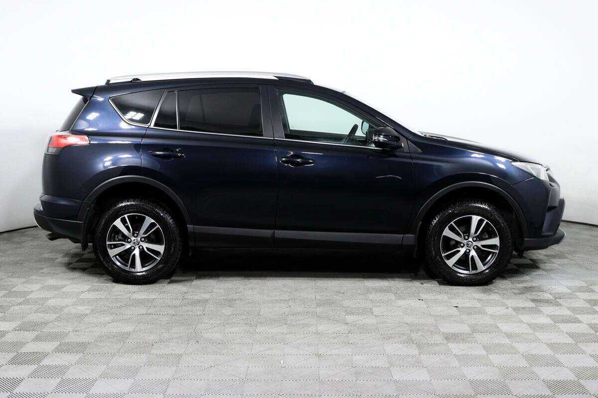 Toyota RAV4 с пробегом — 2017 год. Фото: #3