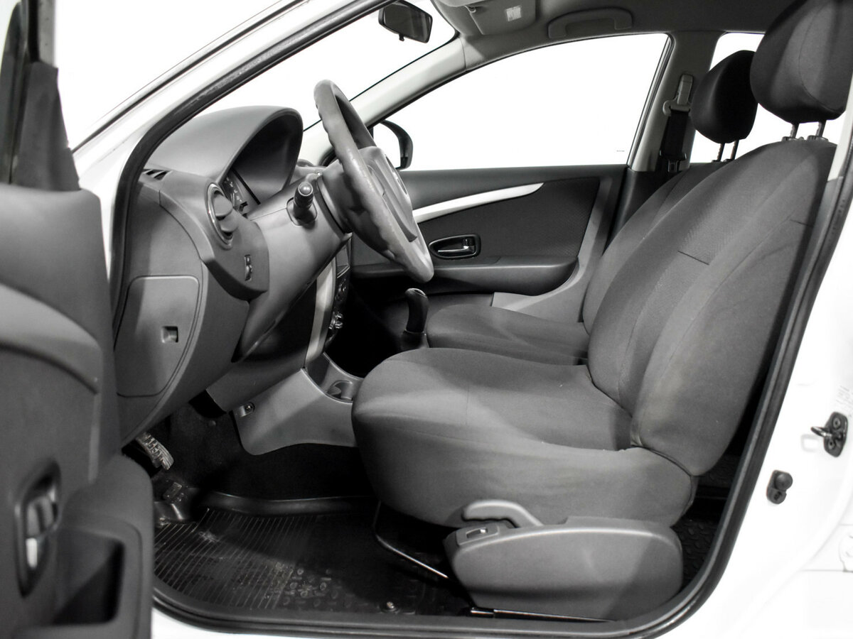 Nissan Almera с пробегом — 2013 год. Фото: #8