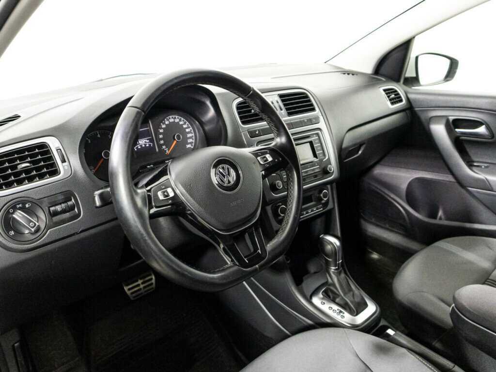 Volkswagen Polo с пробегом — 2016 год. Фото: #10