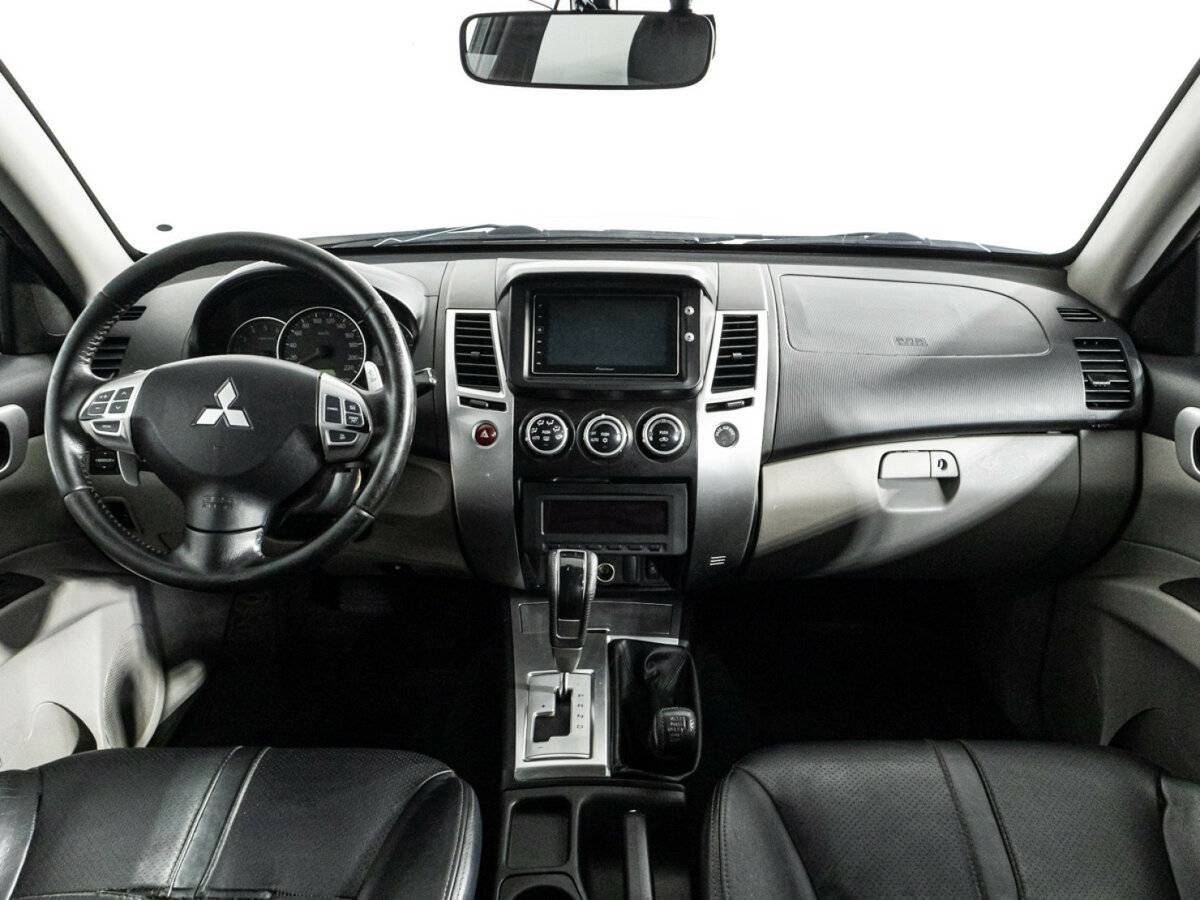 Mitsubishi Pajero Sport с пробегом — 2012 год. Фото: #12