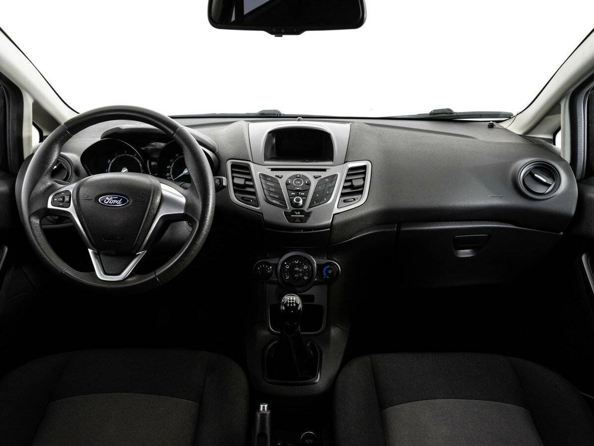 Ford Fiesta с пробегом — 2015 год. Фото: #7