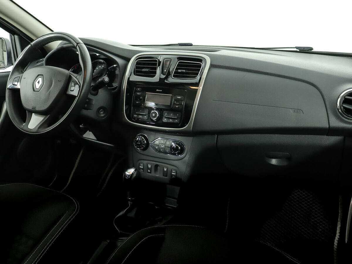Renault Sandero с пробегом — 2017 год. Фото: #9