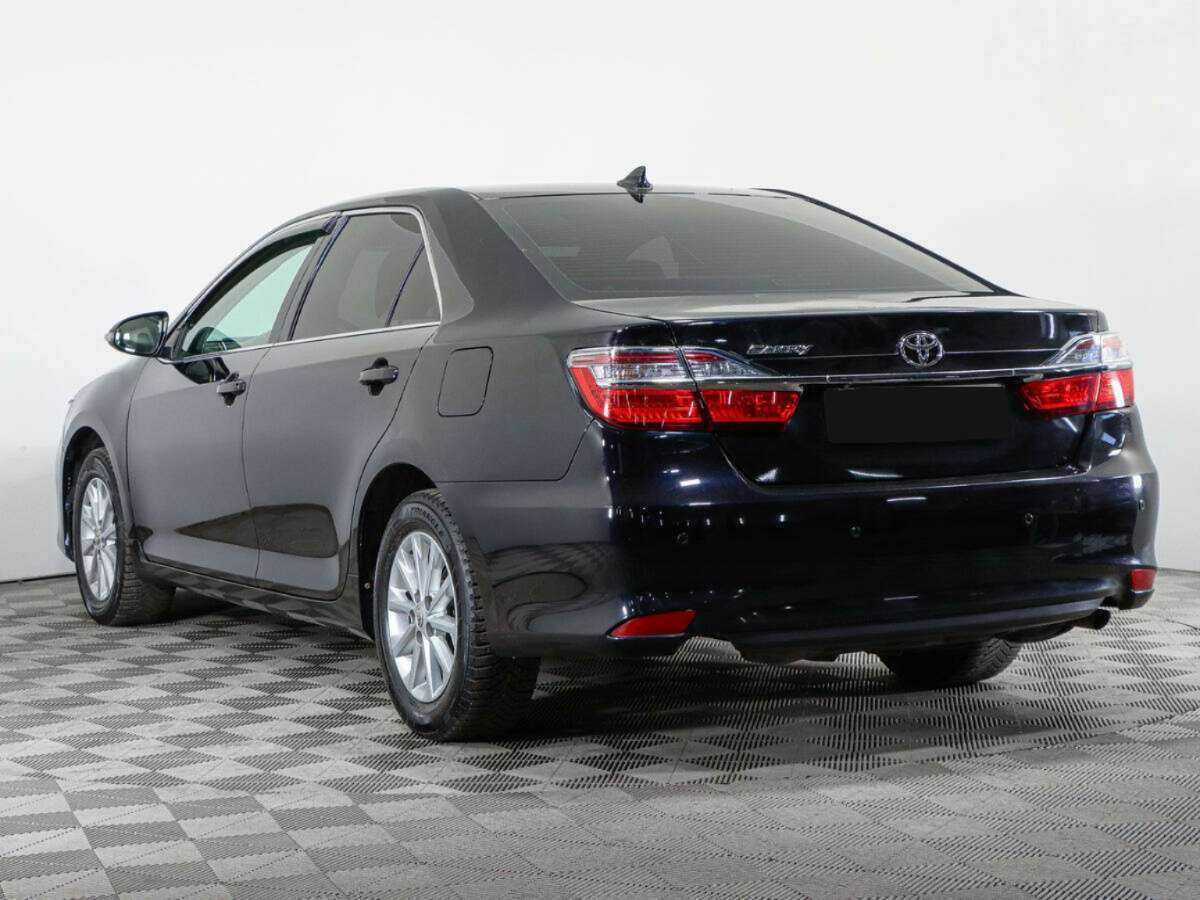 Toyota Camry с пробегом — 2017 год. Фото: #6