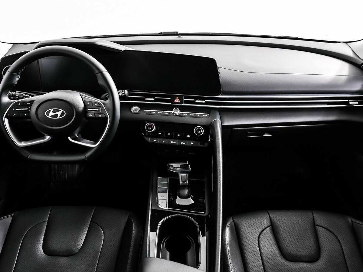 Hyundai Elantra с пробегом — 2024 год. Фото: #10