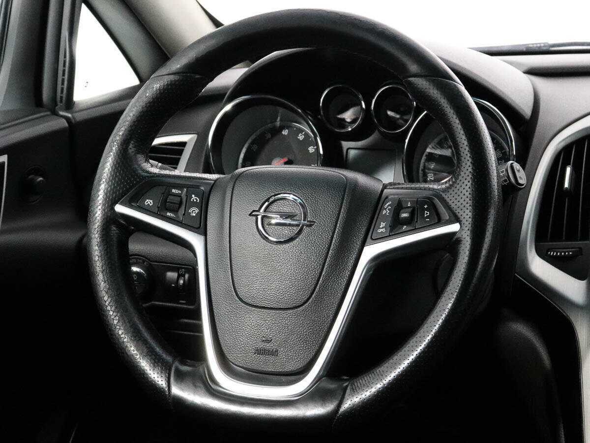 Opel Astra с пробегом — 2012 год. Фото: #14