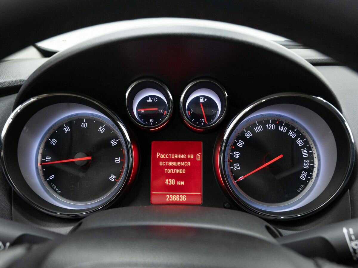 Opel Astra с пробегом — 2013 год. Фото: #15